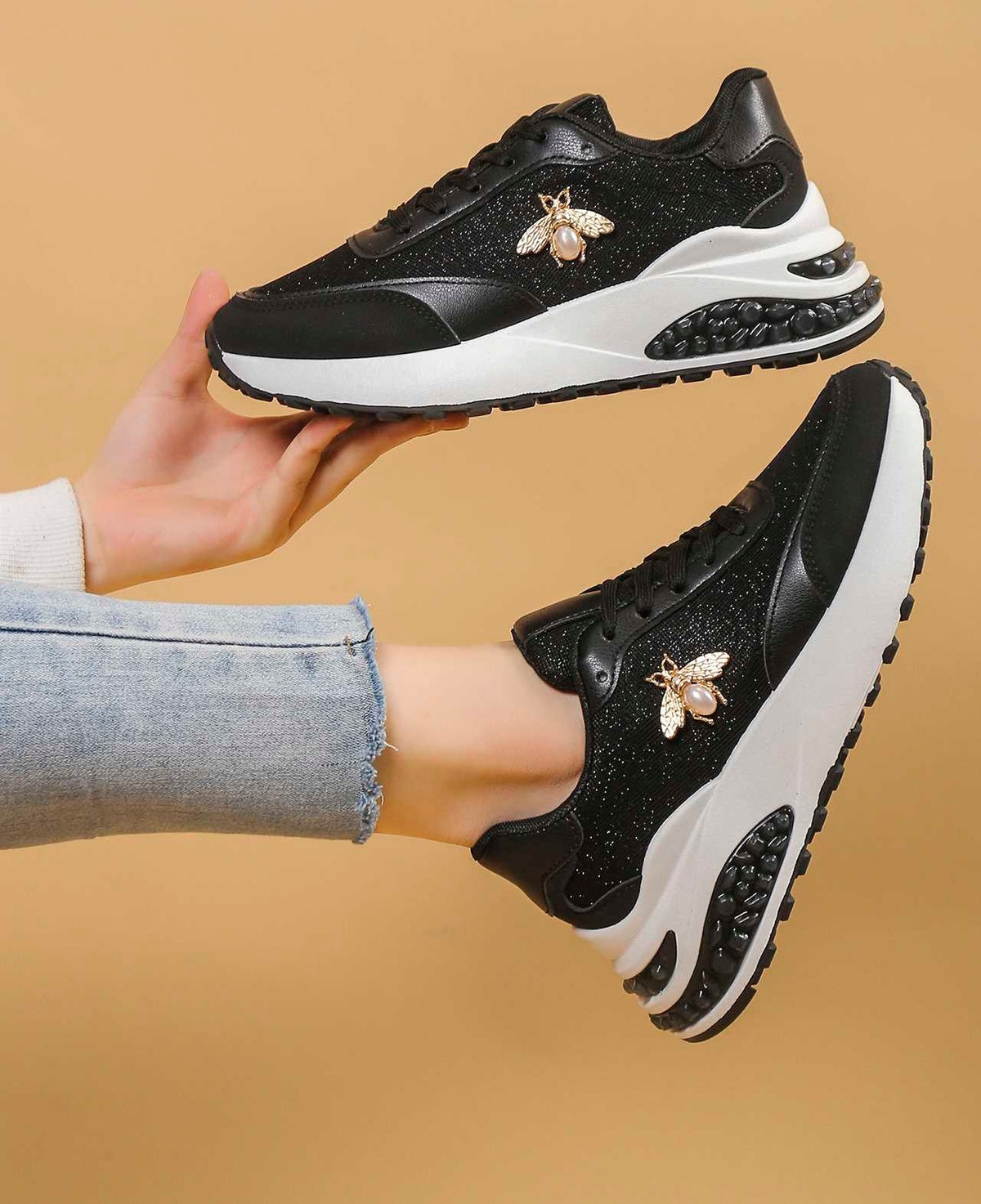 Black sneakers woman 
Ladies black sneakers 
Black shoes trainers 